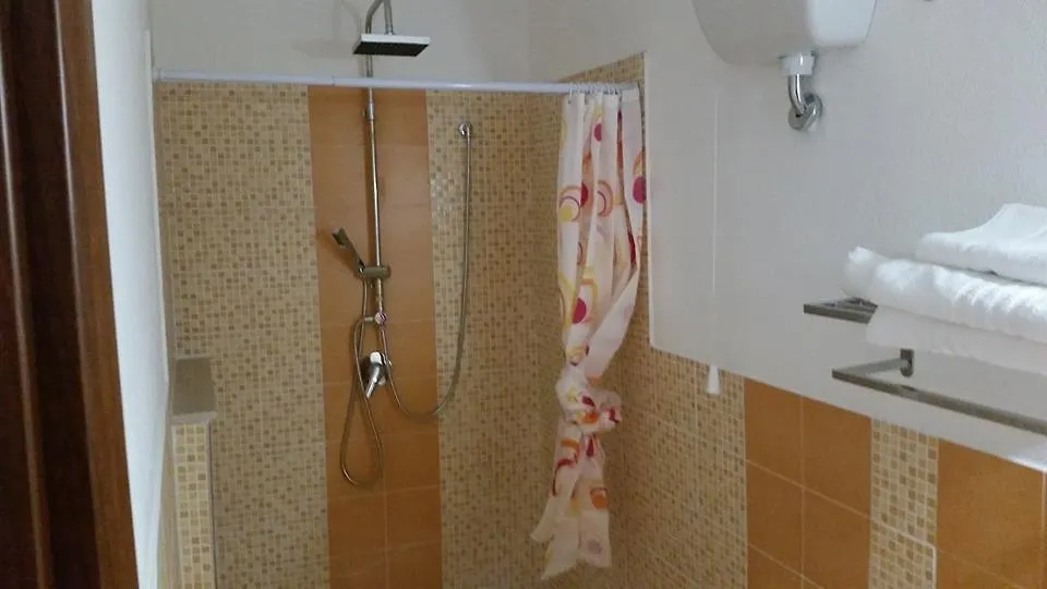 Ada'S Guest House Bosa
