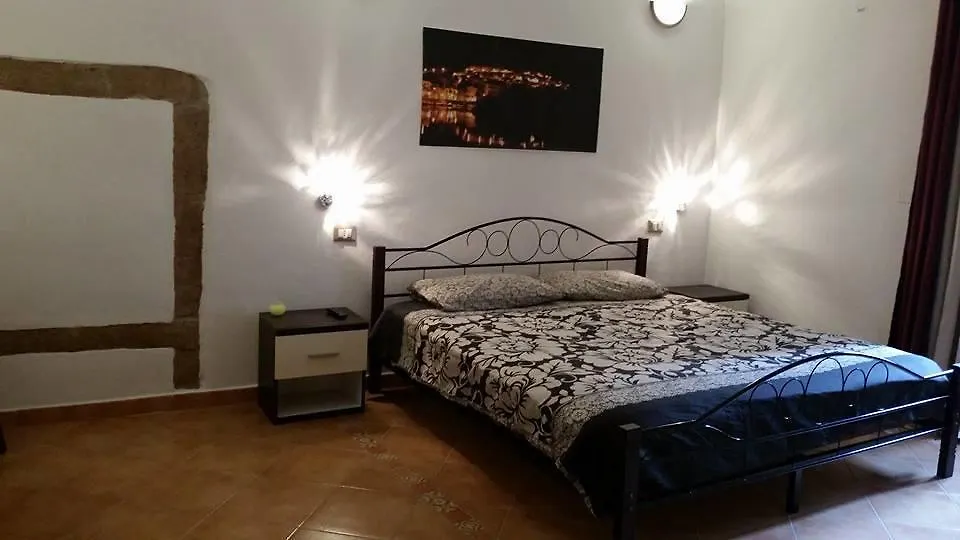 Ada'S Guest House Bosa