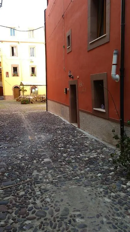 Ada'S Guest House Bosa