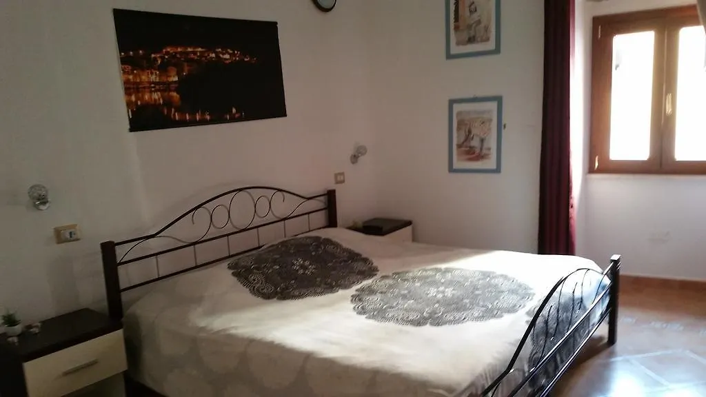 Ada'S Guest House Bosa