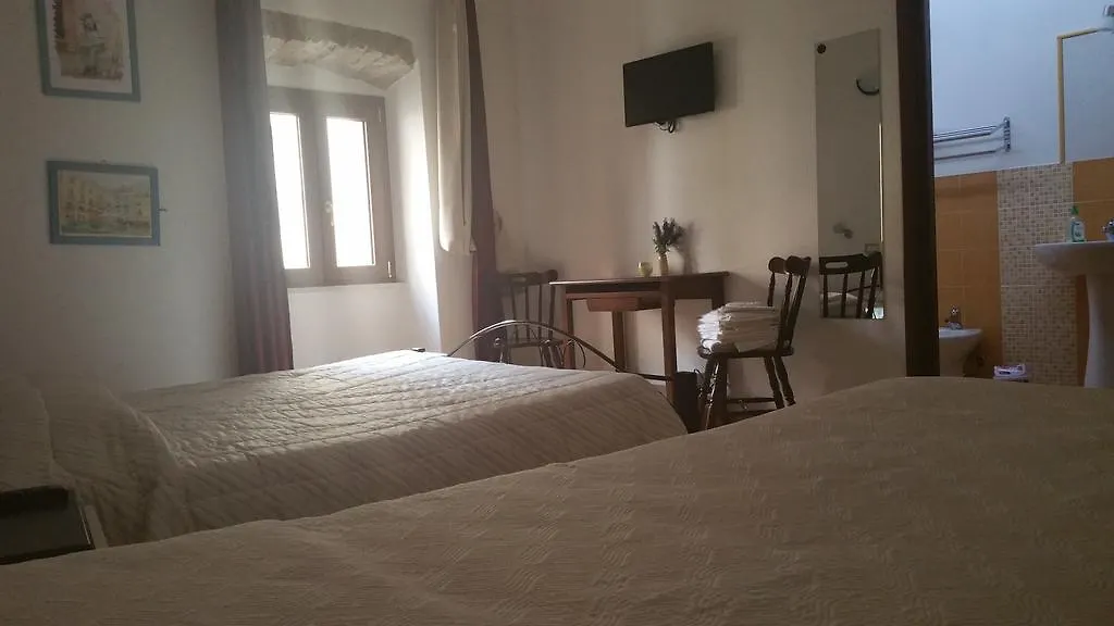 Ada'S Guest House Bosa