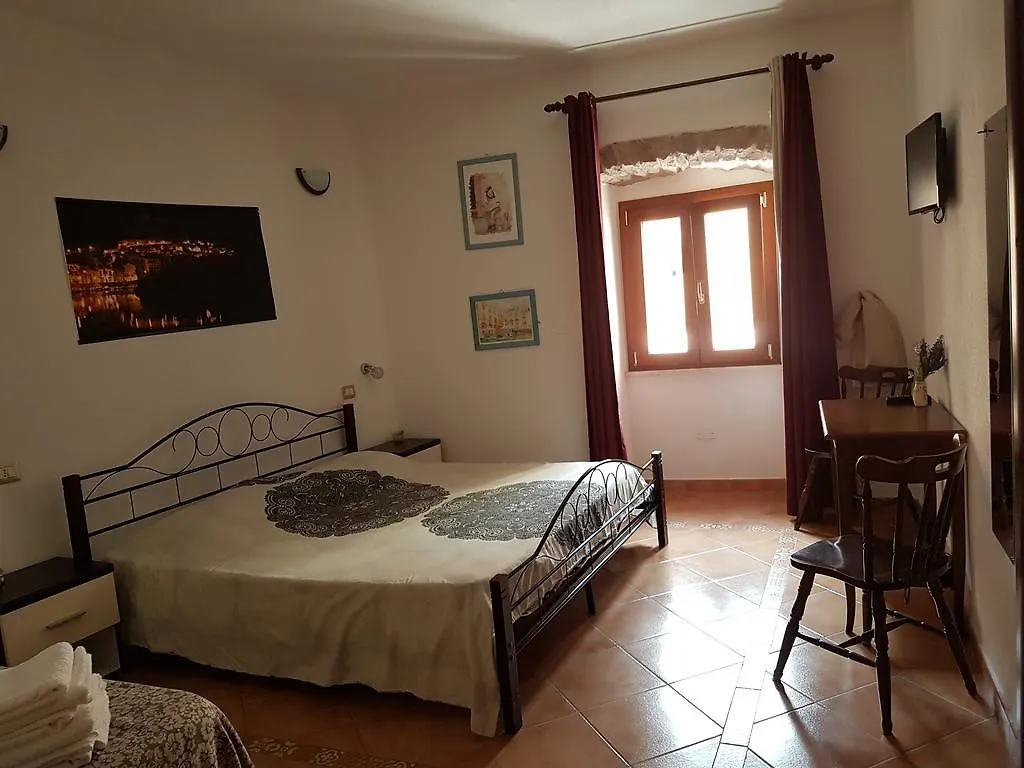 Ada'S Guest House Bosa Italy