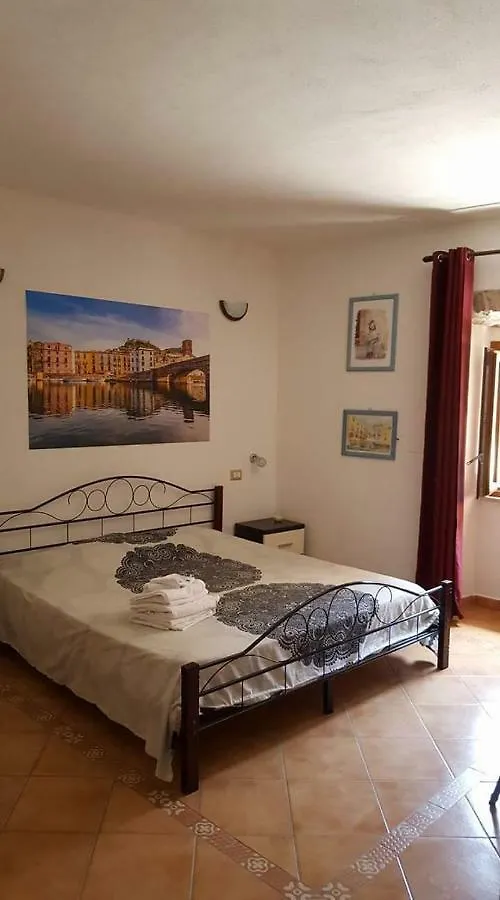 Ada'S Guest House Bosa Italy